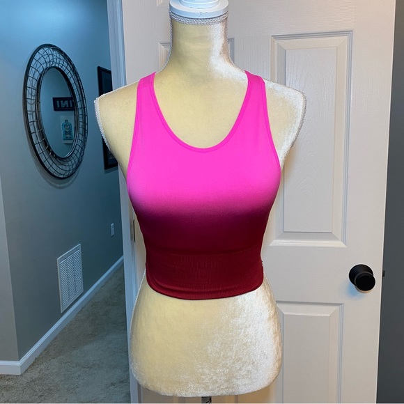 PINK Victoria’s Secret Seamless Lightly Lined Ombré Crop Top - Picture 2 of 5